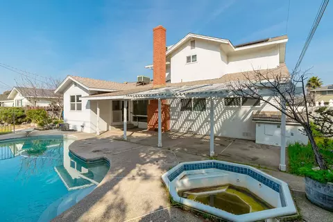 Exterior - 1250 Slayton Dr, Manteca, CA 95336 photo 3 of 5