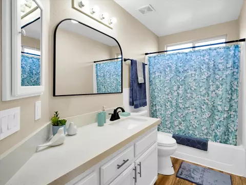 Bath - 5101 Vigna Way, Salida, CA 95368 photo 1 of 3