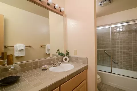 Bath - 44740 Garden Ct, El Macero, CA 95618 photo 2 of 2