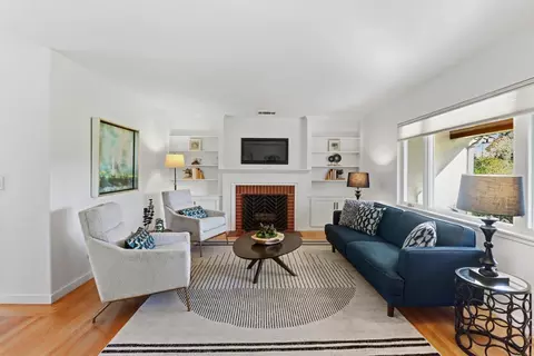 Living - 709 A St, Davis, CA 95616 photo 2 of 5