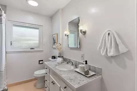 Bath - 709 A St, Davis, CA 95616 photo 1 of 6
