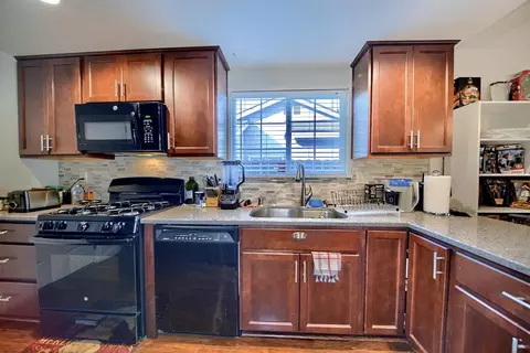 Kitchen - 495 W Central Ave, Tracy, CA 95376 photo 3 of 8