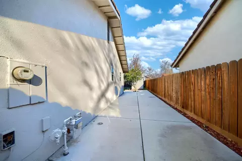 Exterior - 495 W Central Ave, Tracy, CA 95376 photo 11 of 19