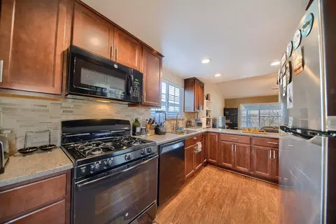 Kitchen - 495 W Central Ave, Tracy, CA 95376 photo 5 of 8