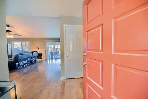 Entry Way - 495 W Central Ave, Tracy, CA 95376 photo 1 of 5
