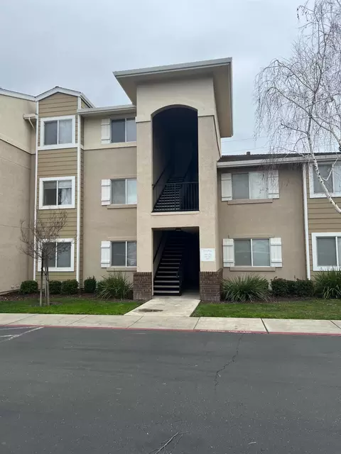 Exterior - 565 Peerless Way #302, Tracy, CA 95376 photo 2 of 5