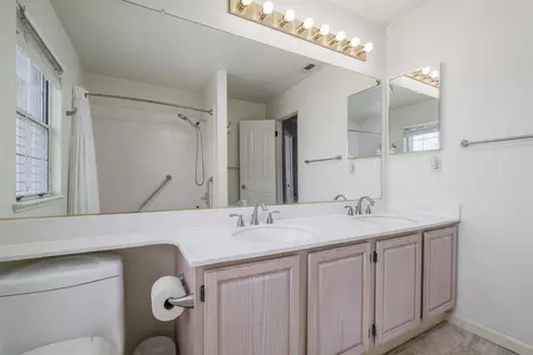 Bath - 3256 Outlook Dr, Rocklin, CA 95765 photo 4 of 6