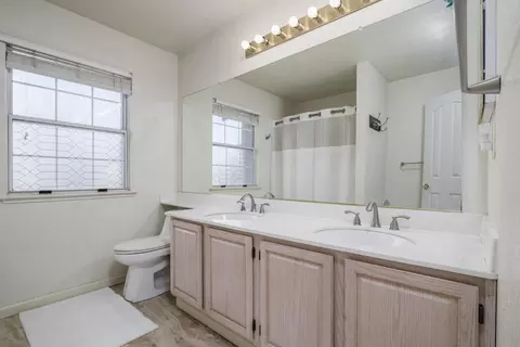 Bath - 3256 Outlook Dr, Rocklin, CA 95765 photo 2 of 6