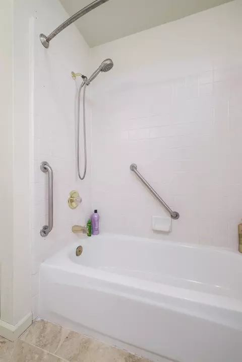 Bath - 3256 Outlook Dr, Rocklin, CA 95765 photo 3 of 6