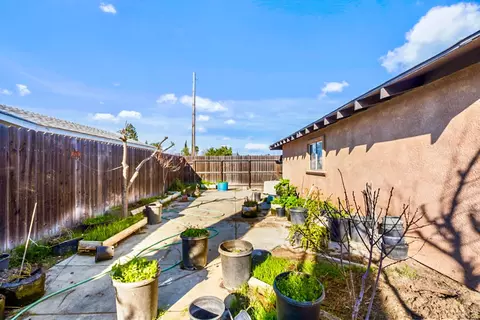 Exterior - 561 Church St, Modesto, CA 95357 photo 5 of 9
