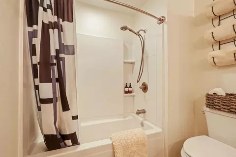 Bath - 2401 Eilers Ln #102, Lodi, CA 95242 photo 2 of 2
