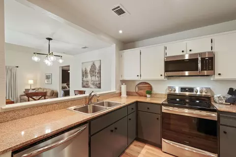 2401 Eilers Ln #102, Lodi, CA 95242