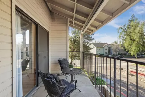 Exterior - 2401 Eilers Ln #102, Lodi, CA 95242 photo 2 of 7