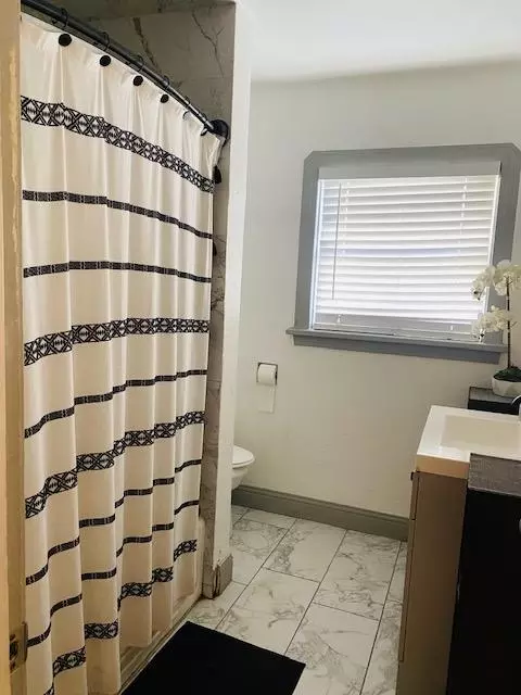 Bath - 1321 Vernon Ave, Modesto, CA 95351 photo 1 of 2