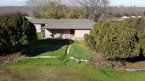 Exterior - 449 Center Rd, Vernalis, CA 95385 photo 1 of 1