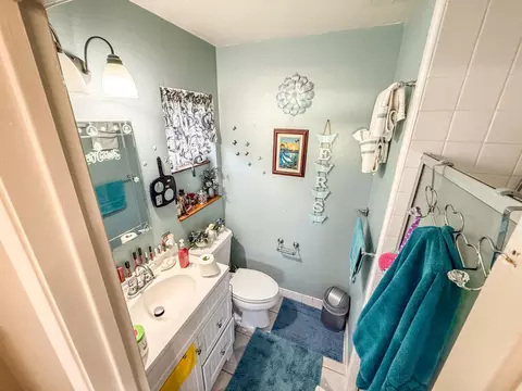 Bath - 161 Ribier Ave, Modesto, CA 95350 photo 3 of 3