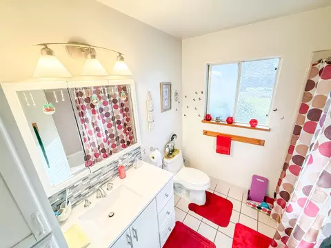 Bath - 161 Ribier Ave, Modesto, CA 95350 photo 1 of 3