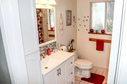 Bath - 161 Ribier Ave, Modesto, CA 95350 photo 2 of 3