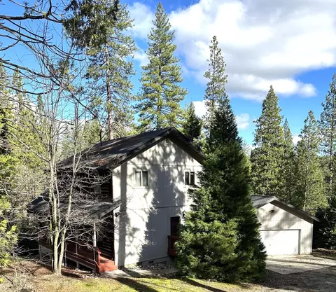 5035 Glen Echo Dr, Hathaway Pines, CA 95233