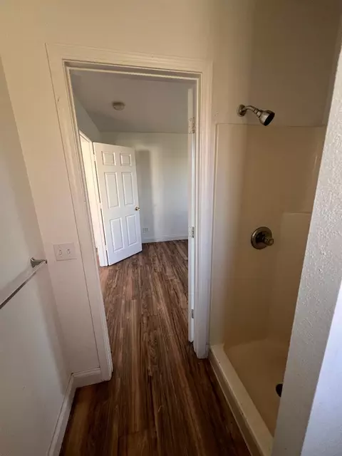 Bath - 249 W Cedar St, Maxwell, CA 95955 photo 4 of 4