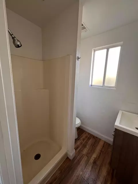 Bath - 249 W Cedar St, Maxwell, CA 95955 photo 3 of 4