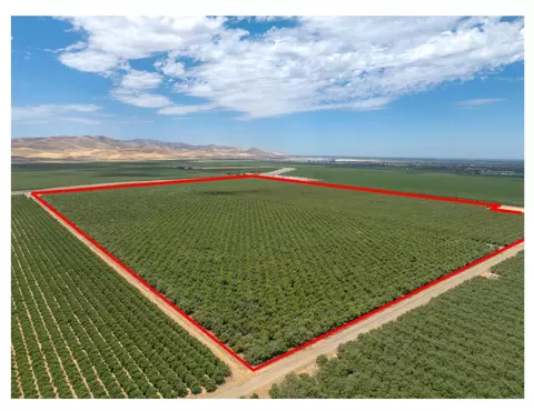 18401 Davis Rd, Patterson, CA 95363 photo 4