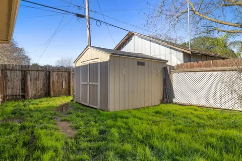 Exterior - 515 E St, Galt, CA 95632 photo 5 of 6