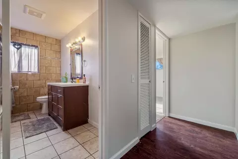 Entry Way - 515 E St, Galt, CA 95632 photo 11 of 13