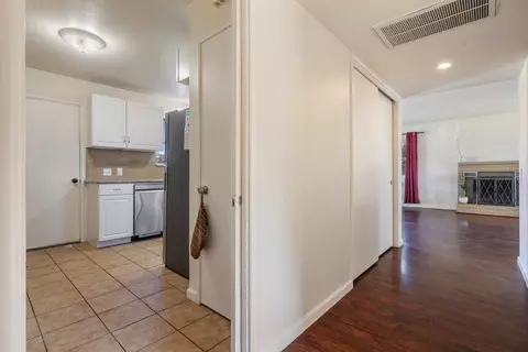 Entry Way - 515 E St, Galt, CA 95632 photo 3 of 13
