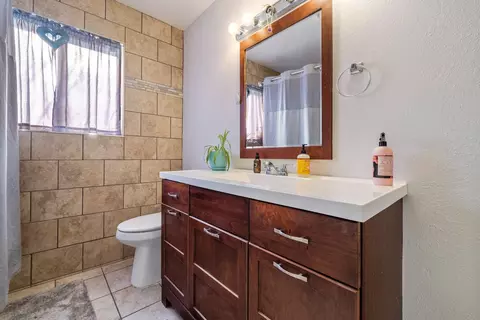 Bath - 515 E St, Galt, CA 95632 photo 1 of 3