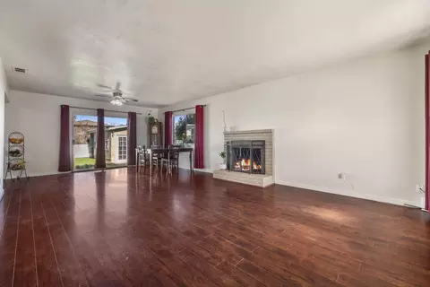 Living - 515 E St, Galt, CA 95632 photo 2 of 7