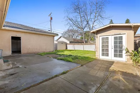 Exterior - 515 E St, Galt, CA 95632 photo 4 of 6