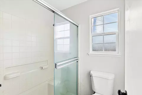 Bath - 1332 Bluejay Way, Modesto, CA 95351 photo 4 of 5
