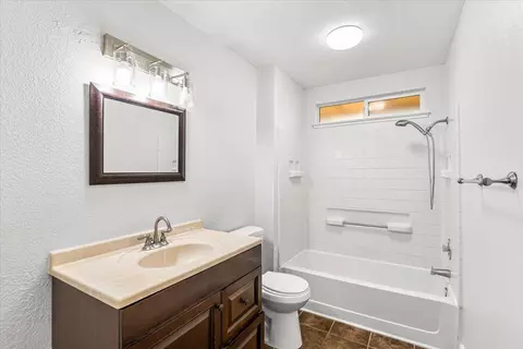 Bath - 1332 Bluejay Way, Modesto, CA 95351 photo 5 of 5