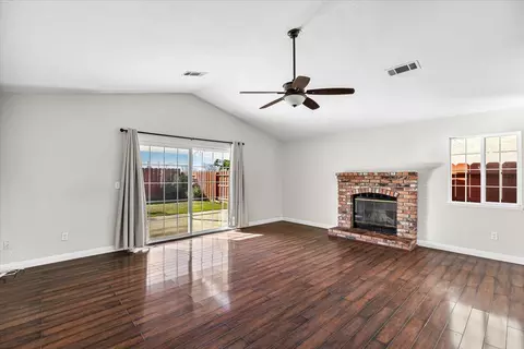 Living - 1332 Bluejay Way, Modesto, CA 95351 photo 2 of 8