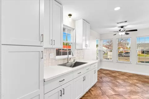 Kitchen - 1332 Bluejay Way, Modesto, CA 95351 photo 2 of 6