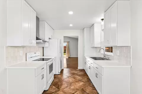 Kitchen - 1332 Bluejay Way, Modesto, CA 95351 photo 5 of 6
