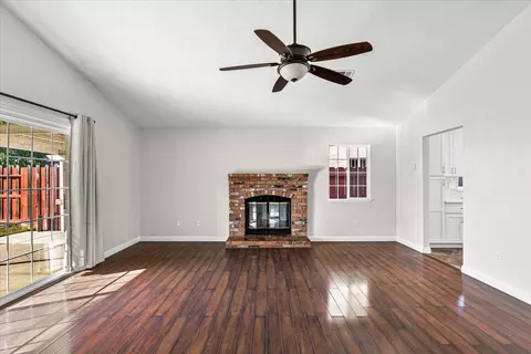 Living - 1332 Bluejay Way, Modesto, CA 95351 photo 3 of 8
