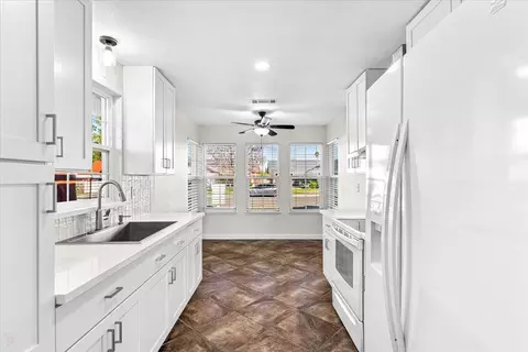 Kitchen - 1332 Bluejay Way, Modesto, CA 95351 photo 1 of 6