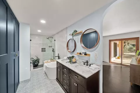 Bath - 6810 Couey Ln, Penryn, CA 95663 photo 4 of 6