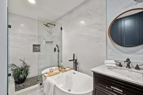 Bath - 6810 Couey Ln, Penryn, CA 95663 photo 5 of 6