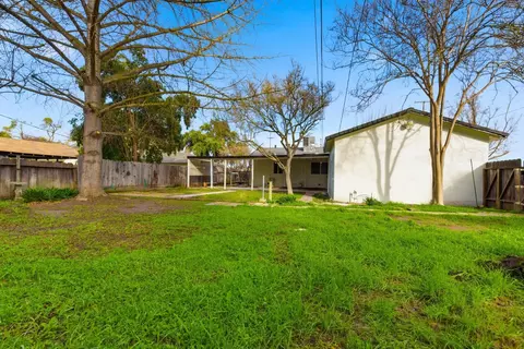 Exterior - 1550 E Marshall St, Turlock, CA 95380 photo 10 of 10