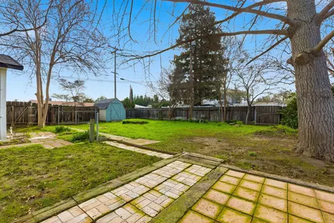 Exterior - 1550 E Marshall St, Turlock, CA 95380 photo 9 of 10