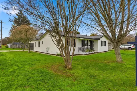 Exterior - 1550 E Marshall St, Turlock, CA 95380 photo 3 of 10
