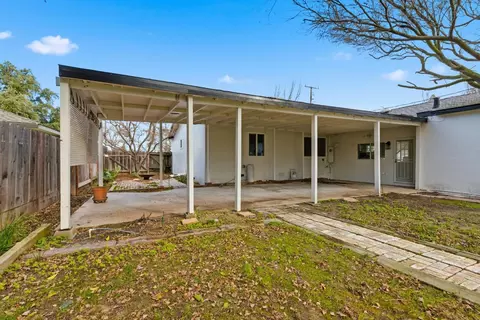 Exterior - 1550 E Marshall St, Turlock, CA 95380 photo 8 of 10
