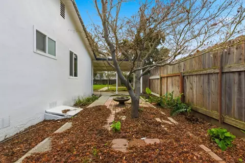Exterior - 1550 E Marshall St, Turlock, CA 95380 photo 7 of 10
