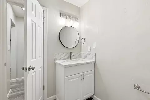 Bath - 1550 E Marshall St, Turlock, CA 95380 photo 1 of 3