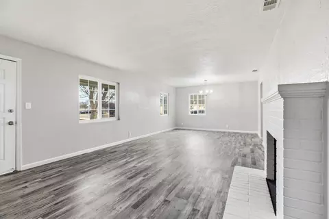 Living - 1550 E Marshall St, Turlock, CA 95380 photo 2 of 5