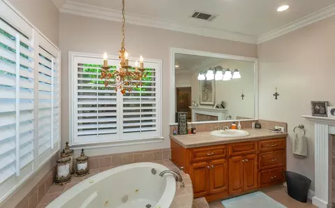 Bath - 1111 Brighton Way, Lodi, CA 95242 photo 5 of 13