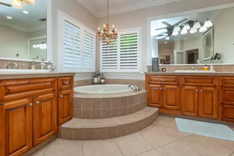 Bath - 1111 Brighton Way, Lodi, CA 95242 photo 2 of 13